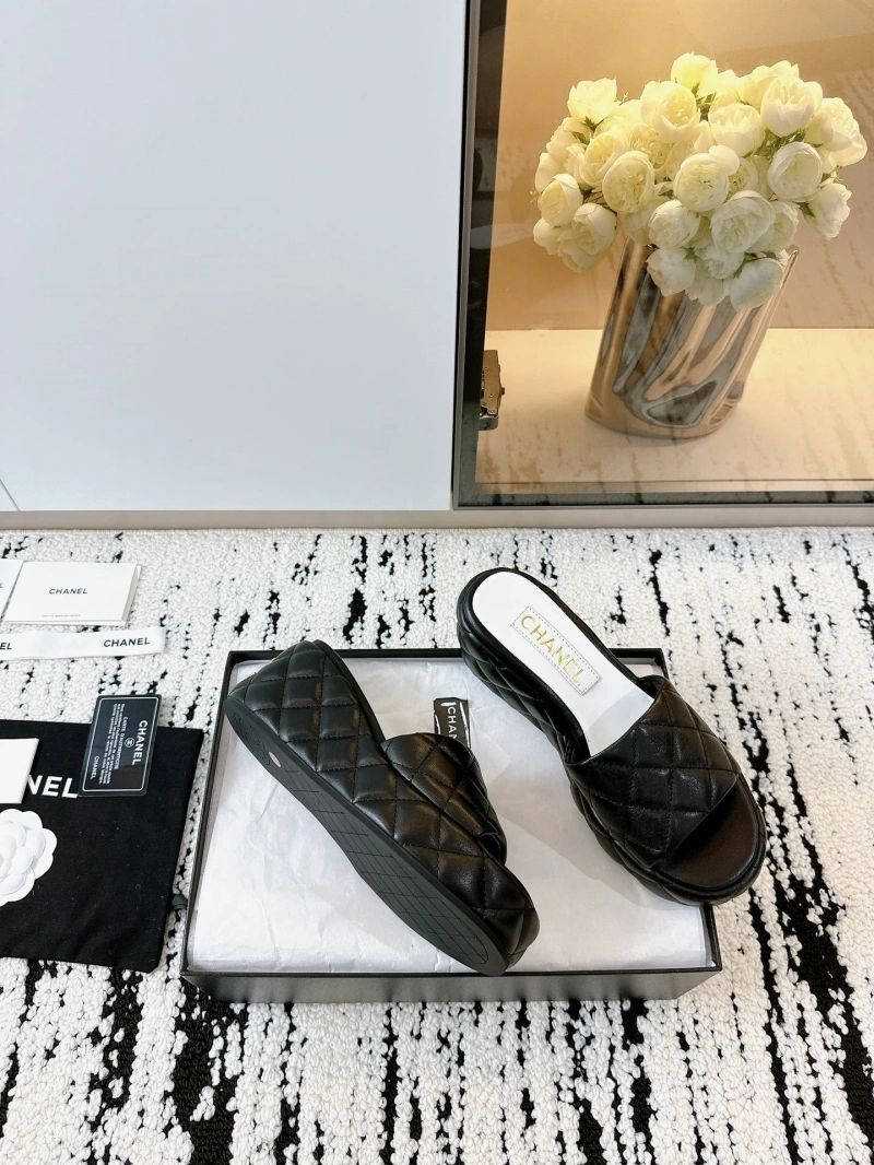 Durable Chxnxl Slippers 132228