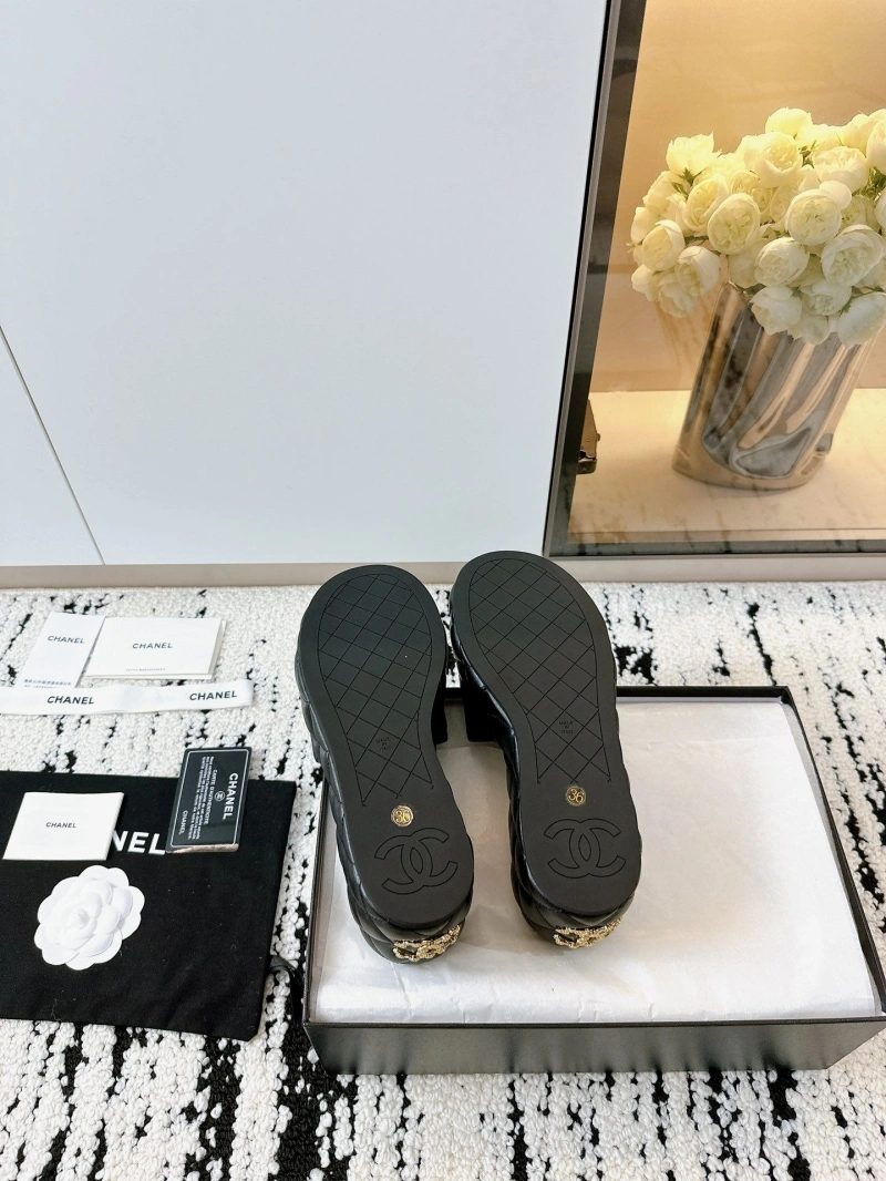 Durable Chxnxl Slippers 132228