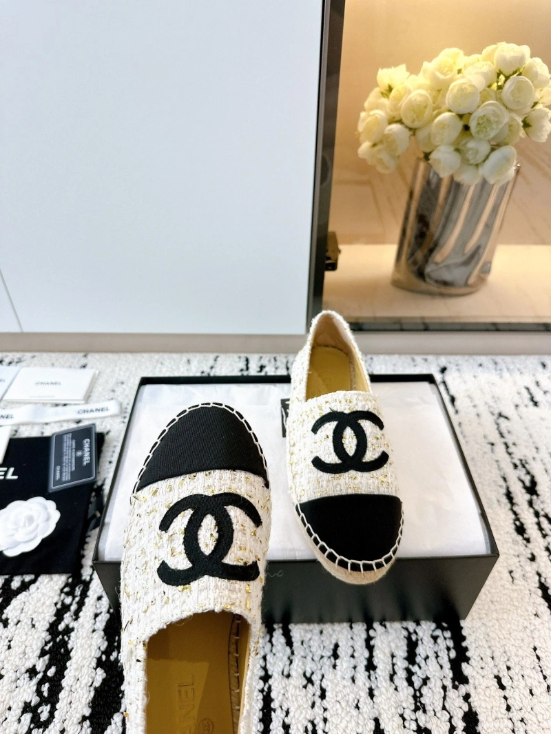 Compact Chxnxl Flat Shoes 131655