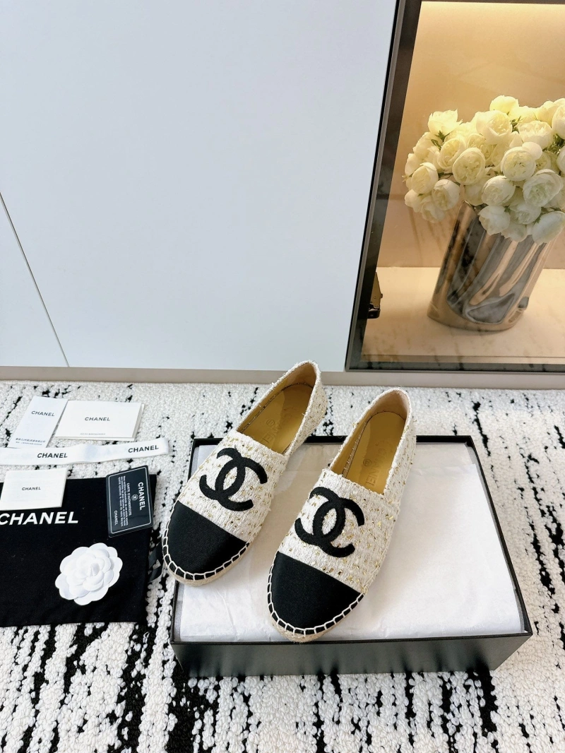 Compact Chxnxl Flat Shoes 131655