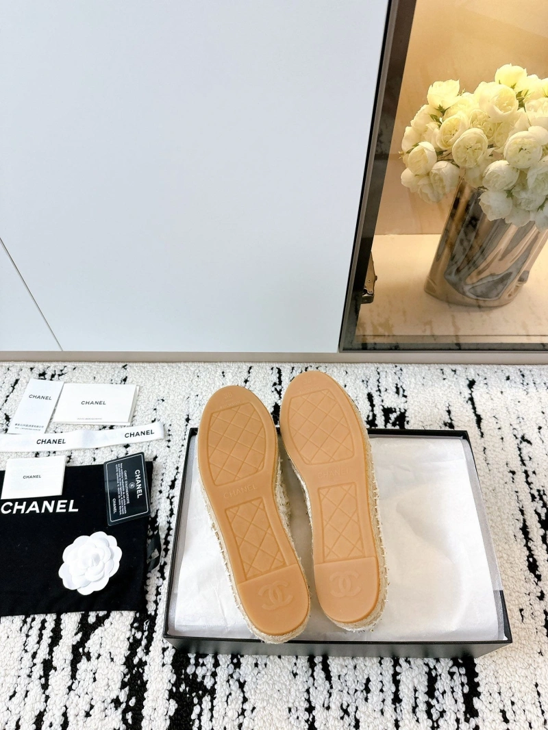 Compact Chxnxl Flat Shoes 131655