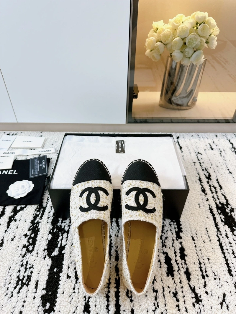 Compact Chxnxl Flat Shoes 131655