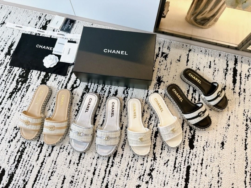 Efficient Chxnxl Slippers 132225