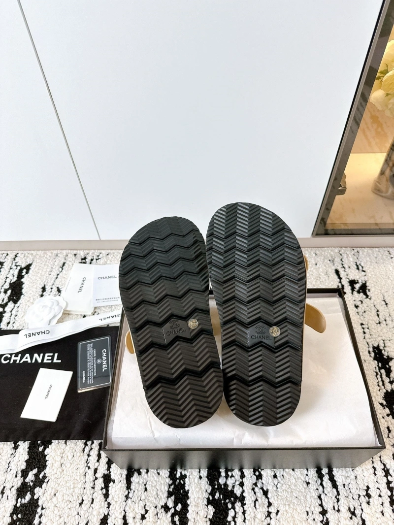 Durable Chxnxl Slippers 132206