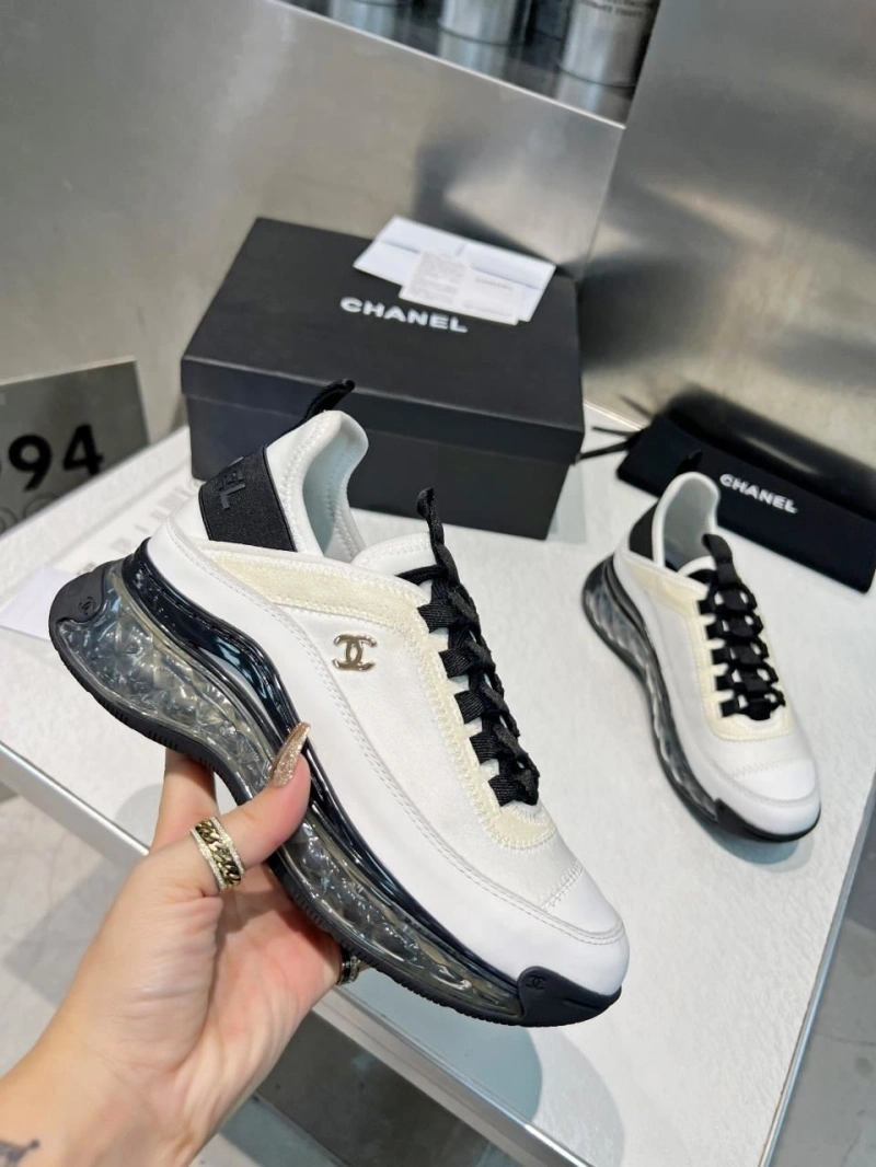 Elegant Chxnxl Sneakers 132010