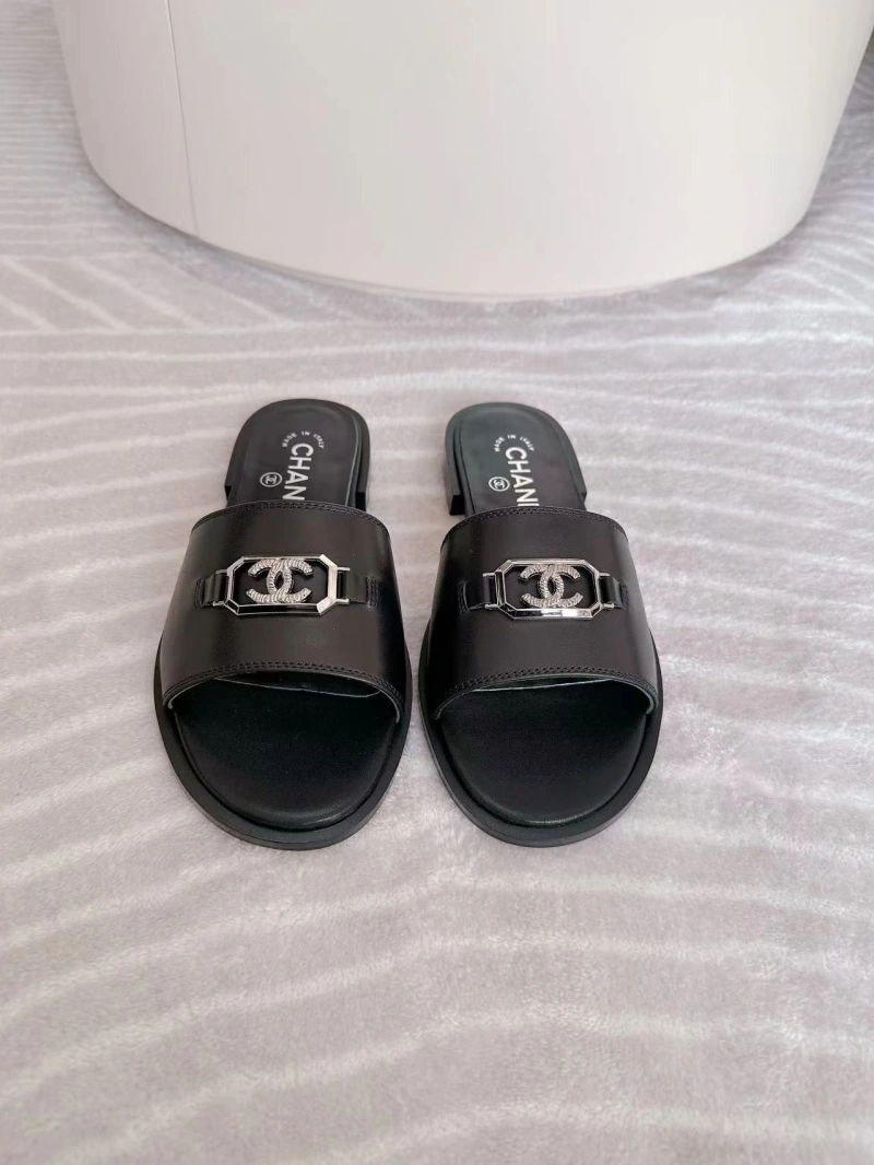 Elegant Chxnxl Slippers 132202