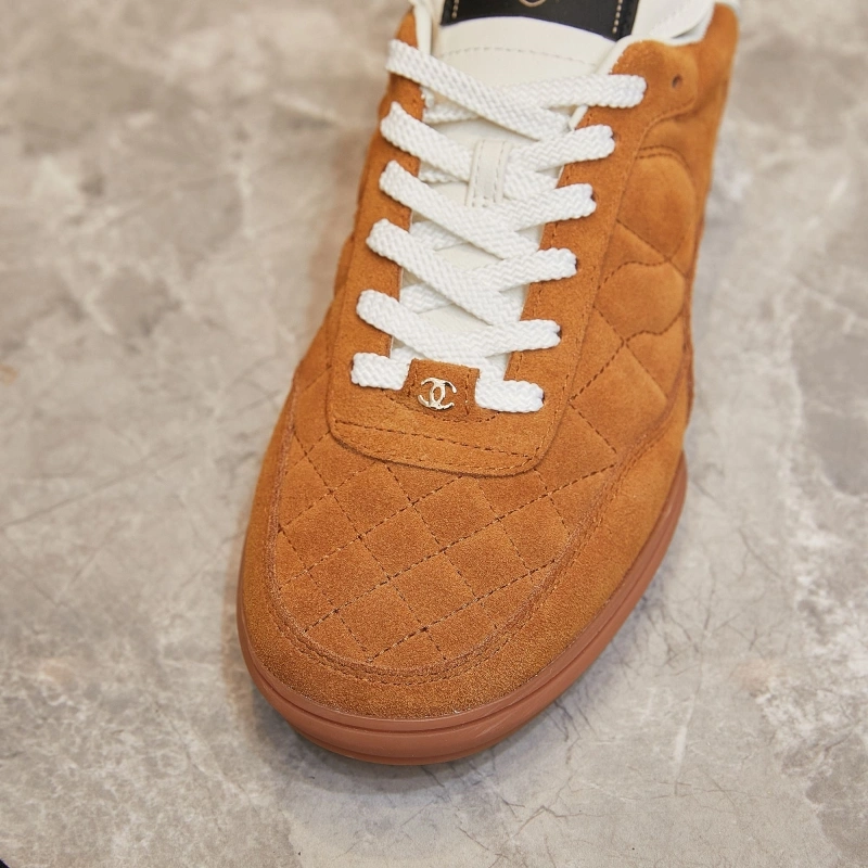 Sleek Chxnxl Sneakers 131972