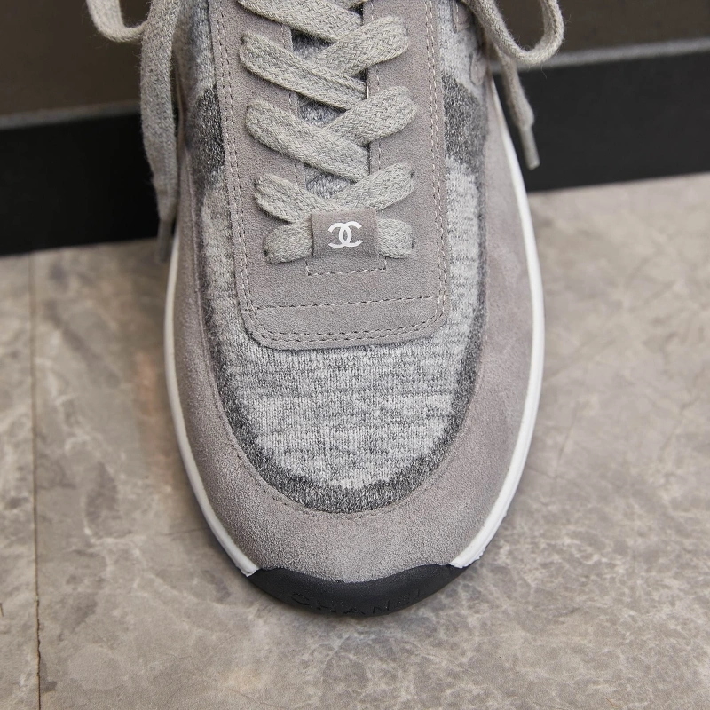 Vibrant Chxnxl Sneakers 131951
