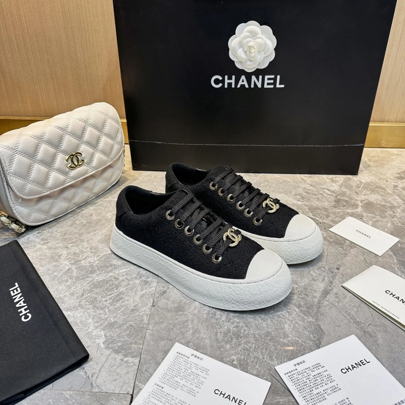 Sleek Chxnxl Sneakers 131949