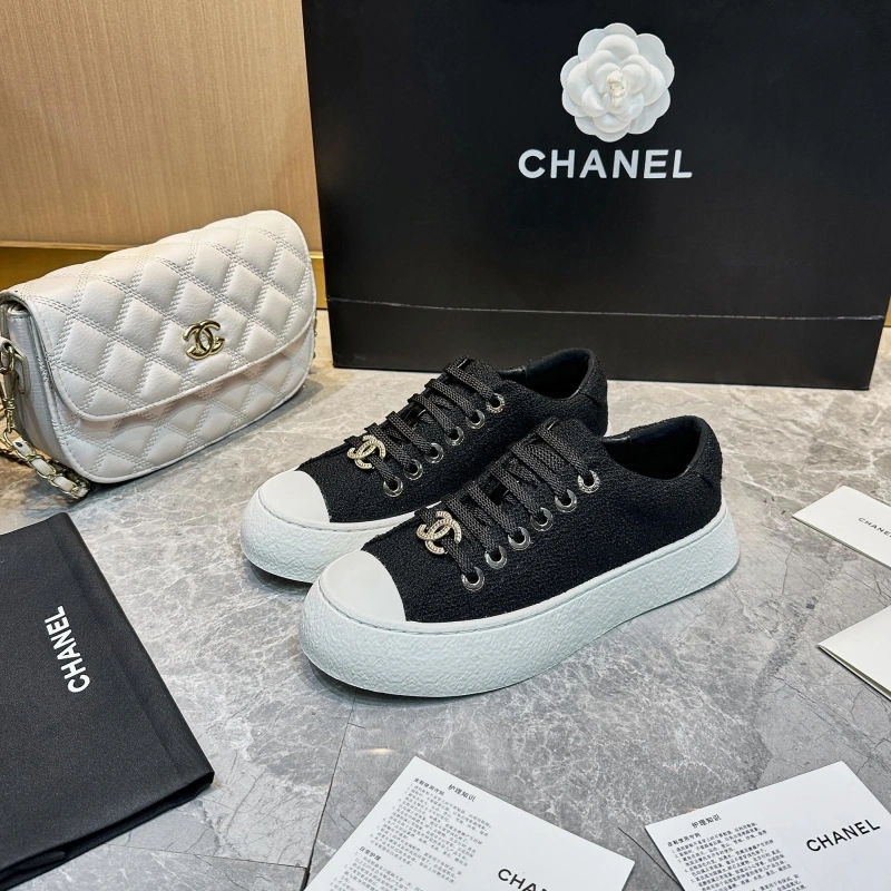 Sleek Chxnxl Sneakers 131949