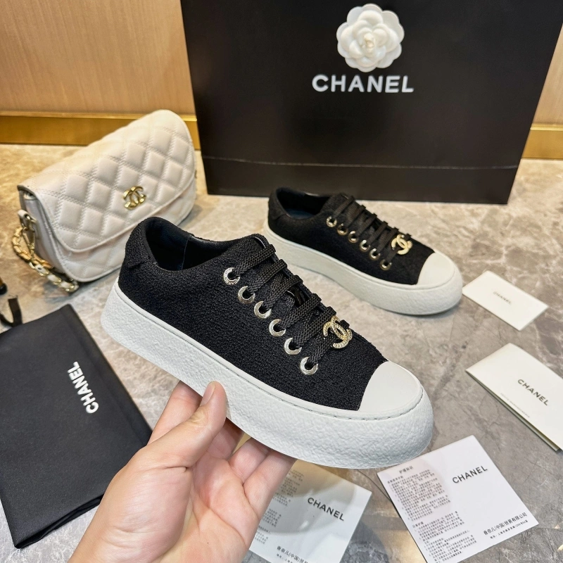 Sleek Chxnxl Sneakers 131949
