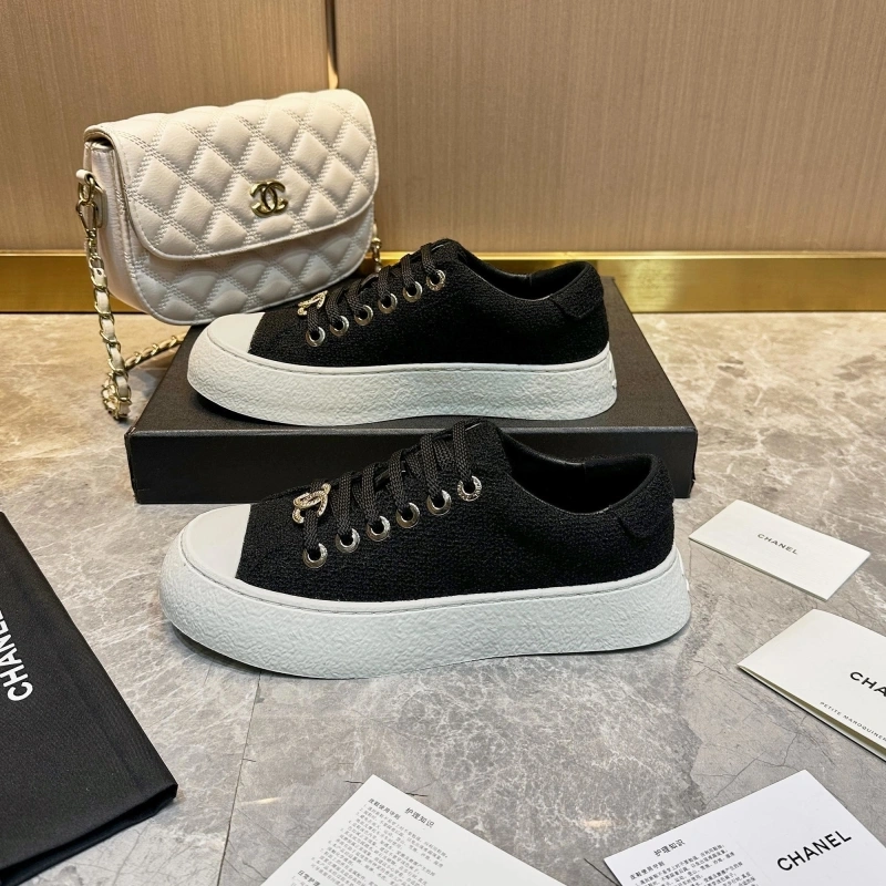 Sleek Chxnxl Sneakers 131949