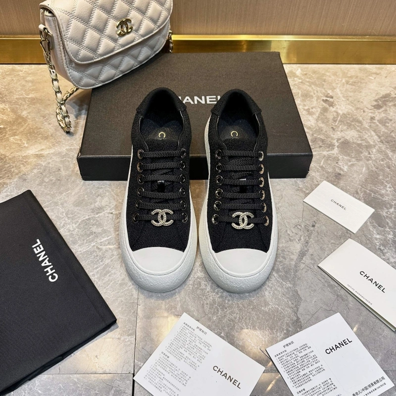 Sleek Chxnxl Sneakers 131949