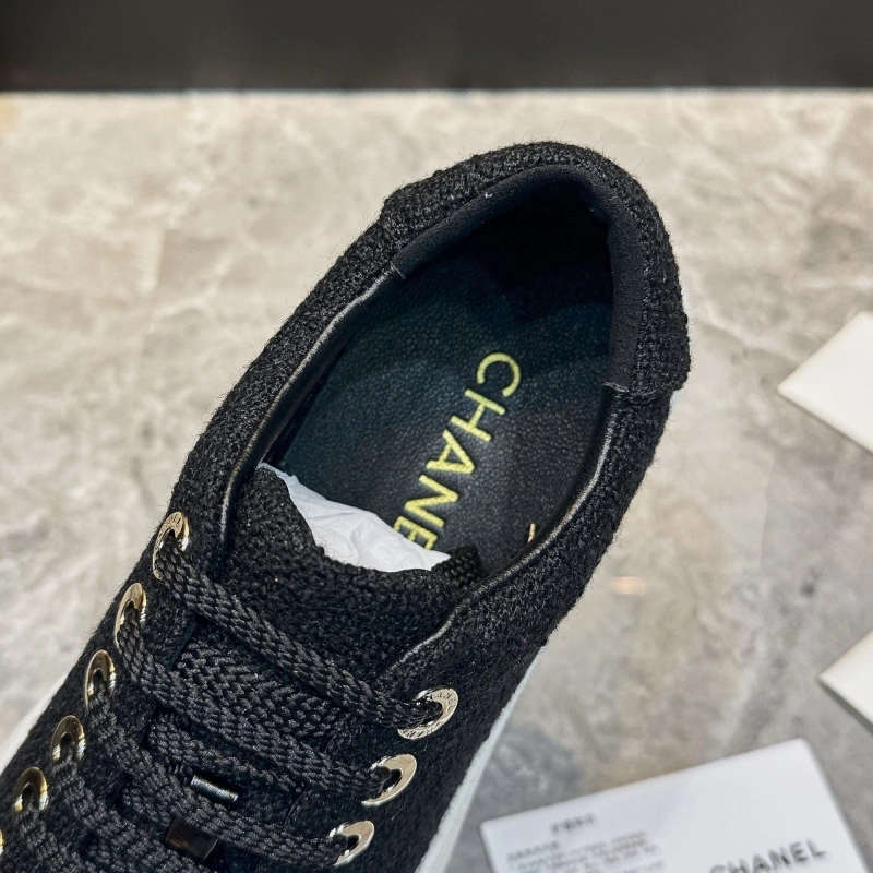 Sleek Chxnxl Sneakers 131949