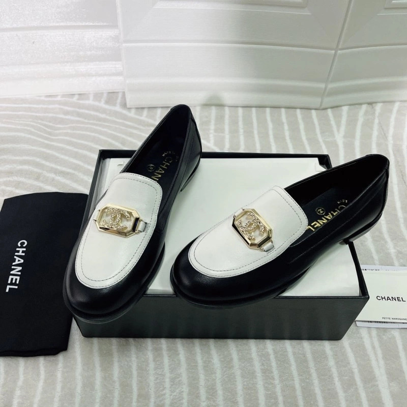 Compact Chxnxl Leather Shoes 131387
