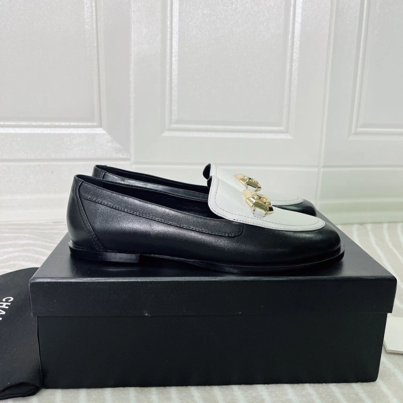 Compact Chxnxl Leather Shoes 131387