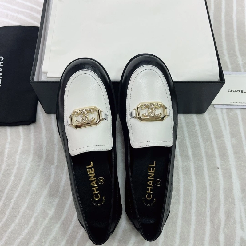 Compact Chxnxl Leather Shoes 131387