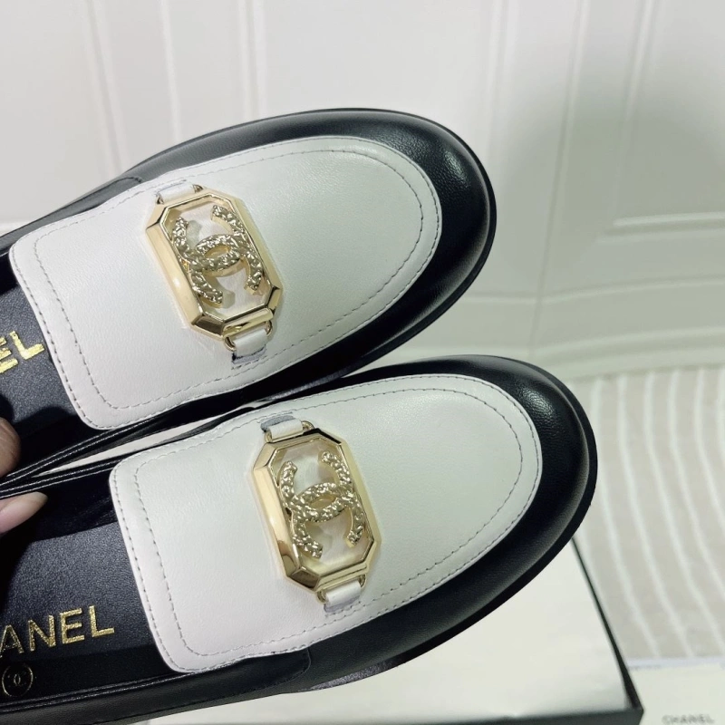 Compact Chxnxl Leather Shoes 131387