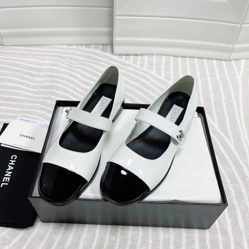 Resilient Chxnxl Flat Shoes 131611