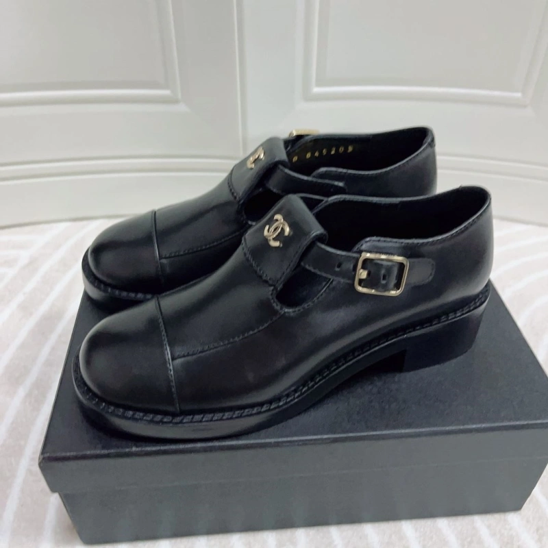 Compact Chxnxl Leather Shoes 131373