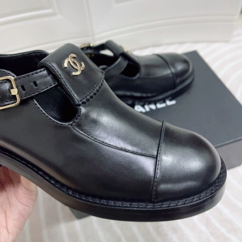 Compact Chxnxl Leather Shoes 131373
