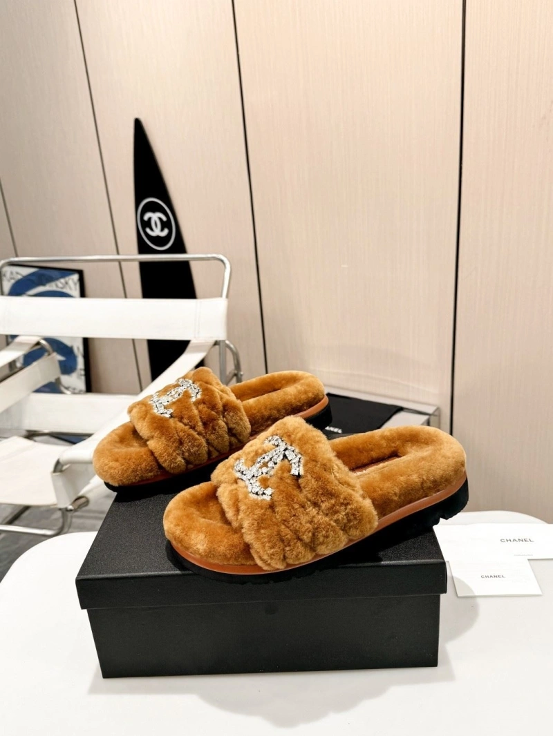 HighQuality Chxnxl Slippers 132194