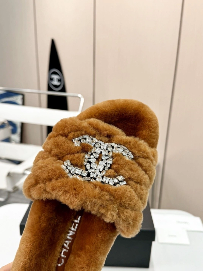 HighQuality Chxnxl Slippers 132194