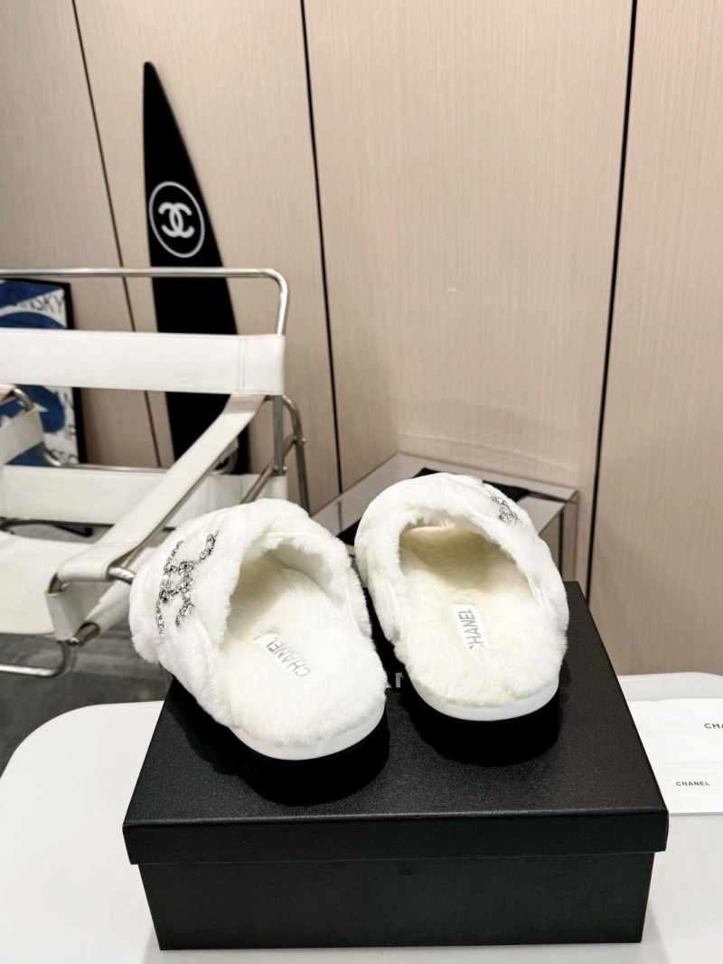 Lightweight Chxnxl Slippers 132184