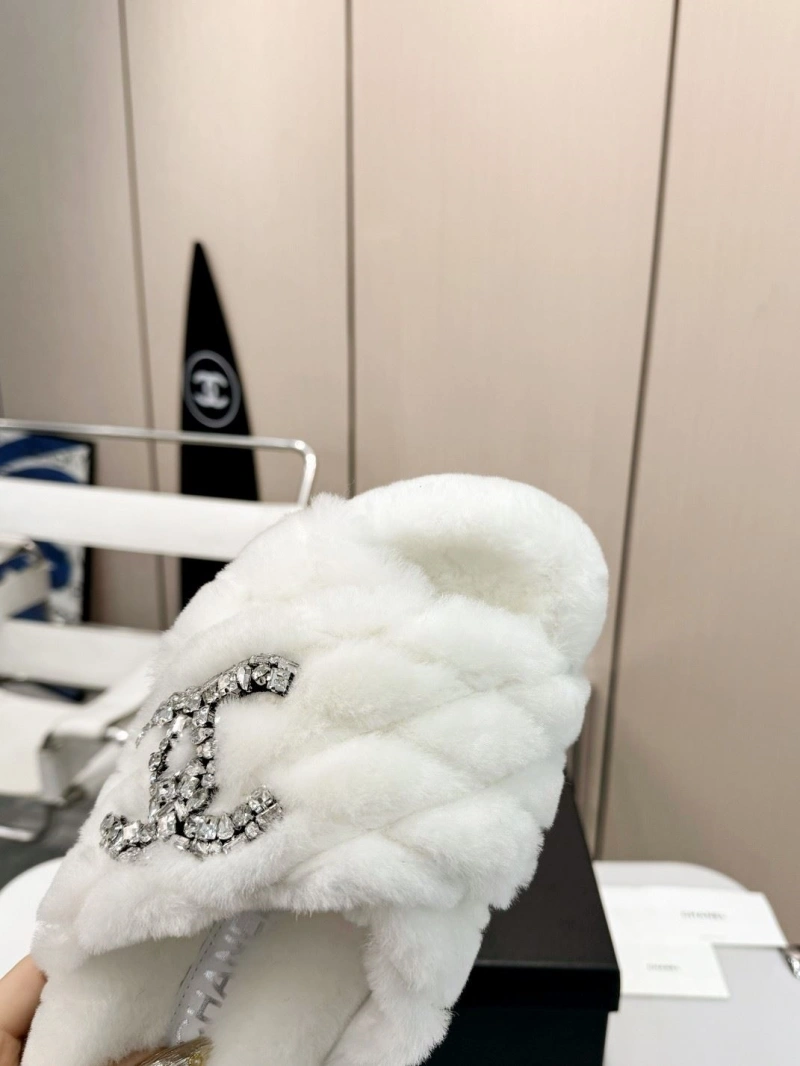 Lightweight Chxnxl Slippers 132184