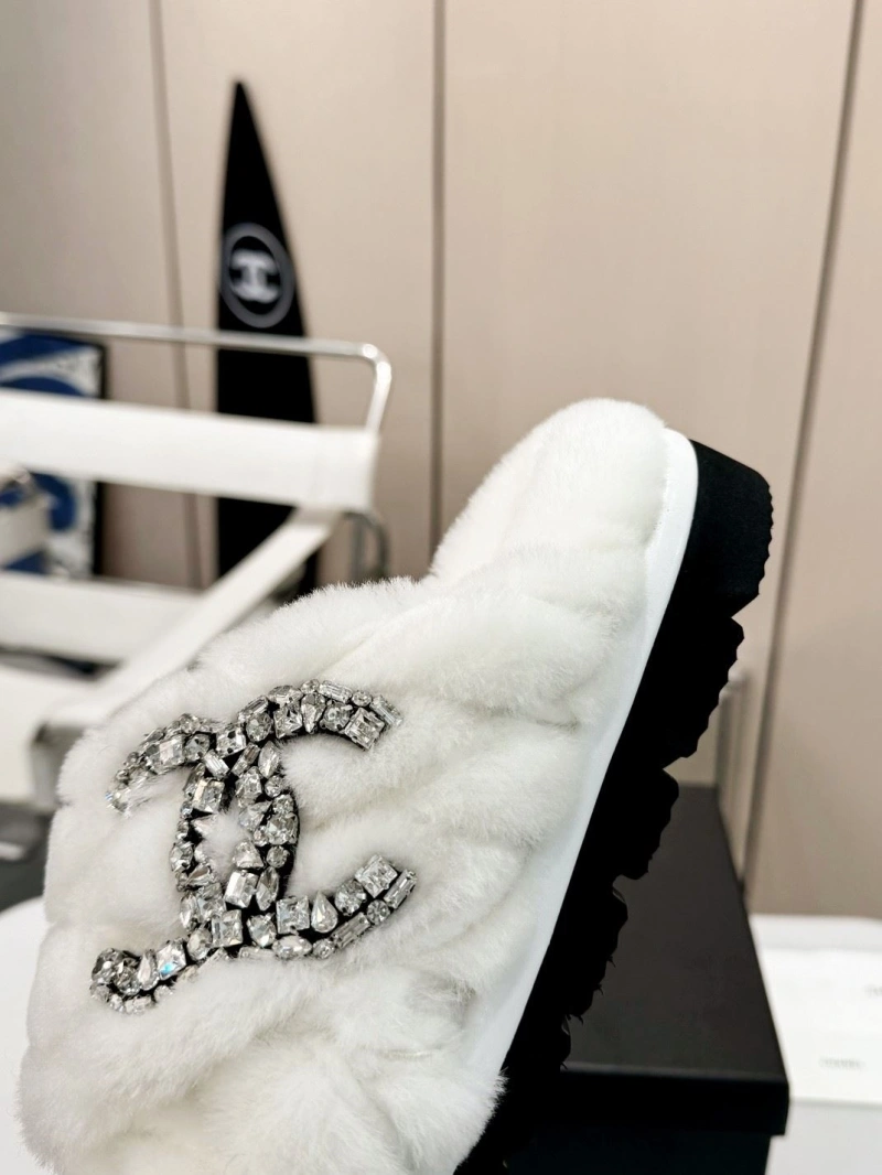 Lightweight Chxnxl Slippers 132184