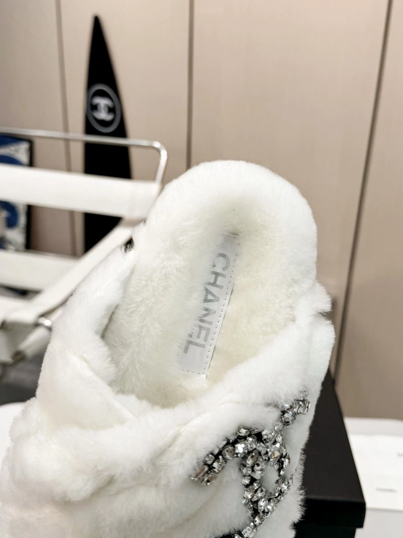Lightweight Chxnxl Slippers 132184