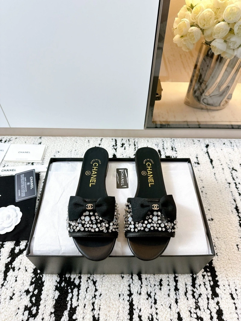 EyeCatching Chxnxl Slippers 132178