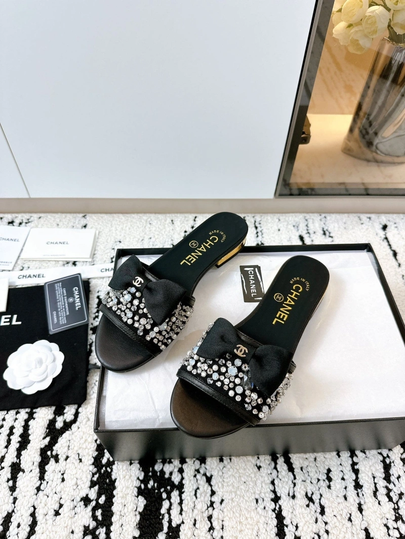 EyeCatching Chxnxl Slippers 132178
