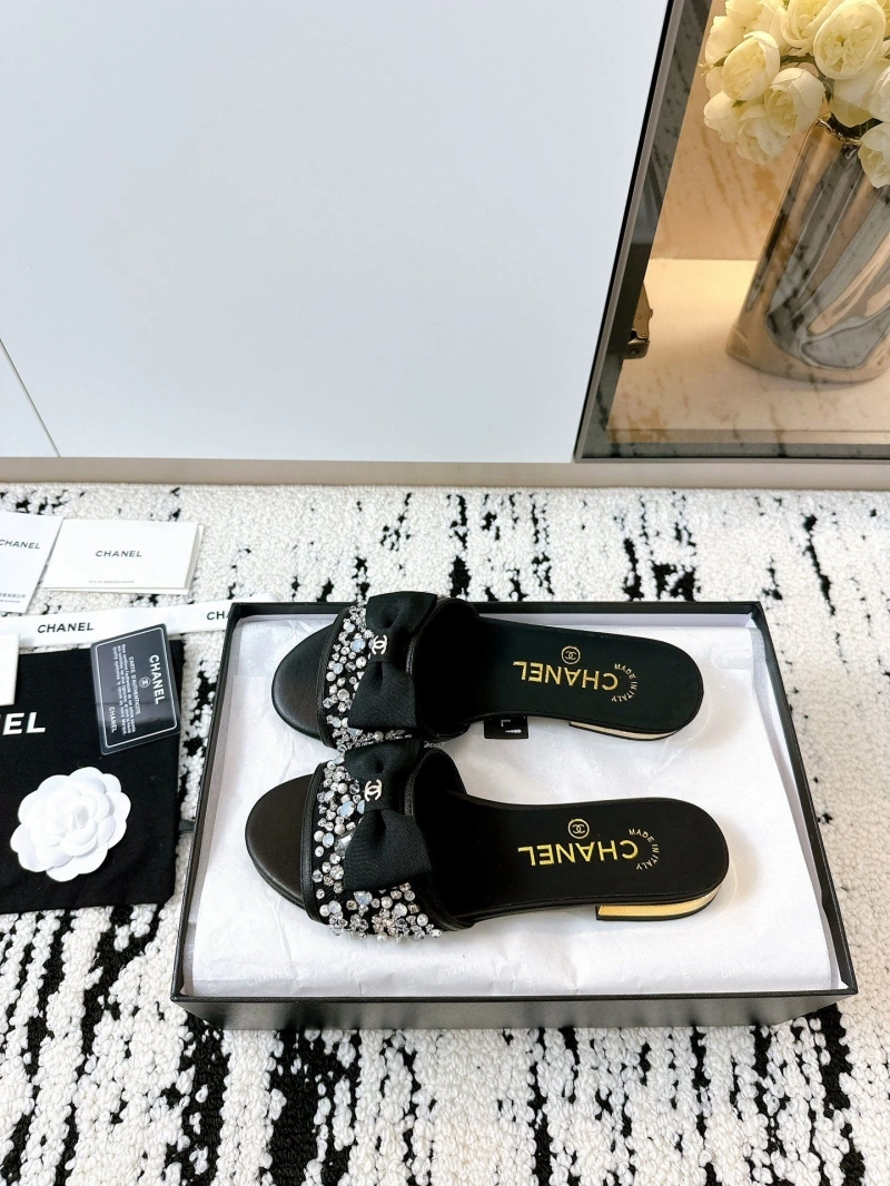EyeCatching Chxnxl Slippers 132178