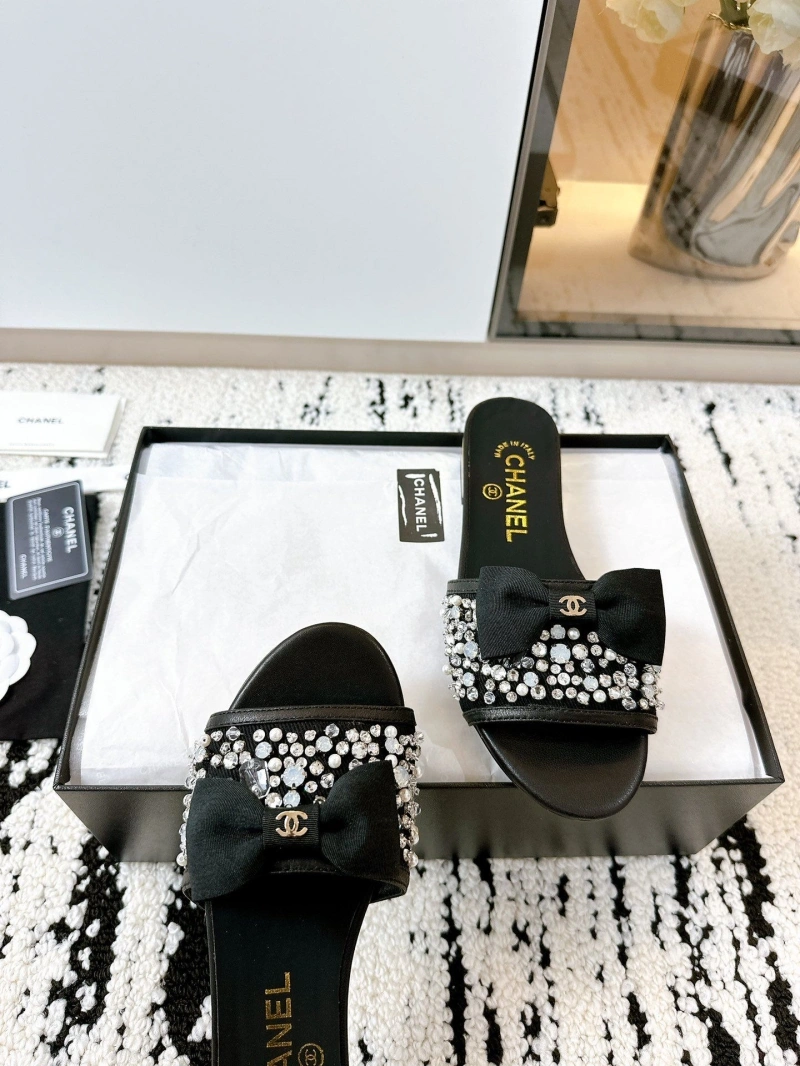 EyeCatching Chxnxl Slippers 132178
