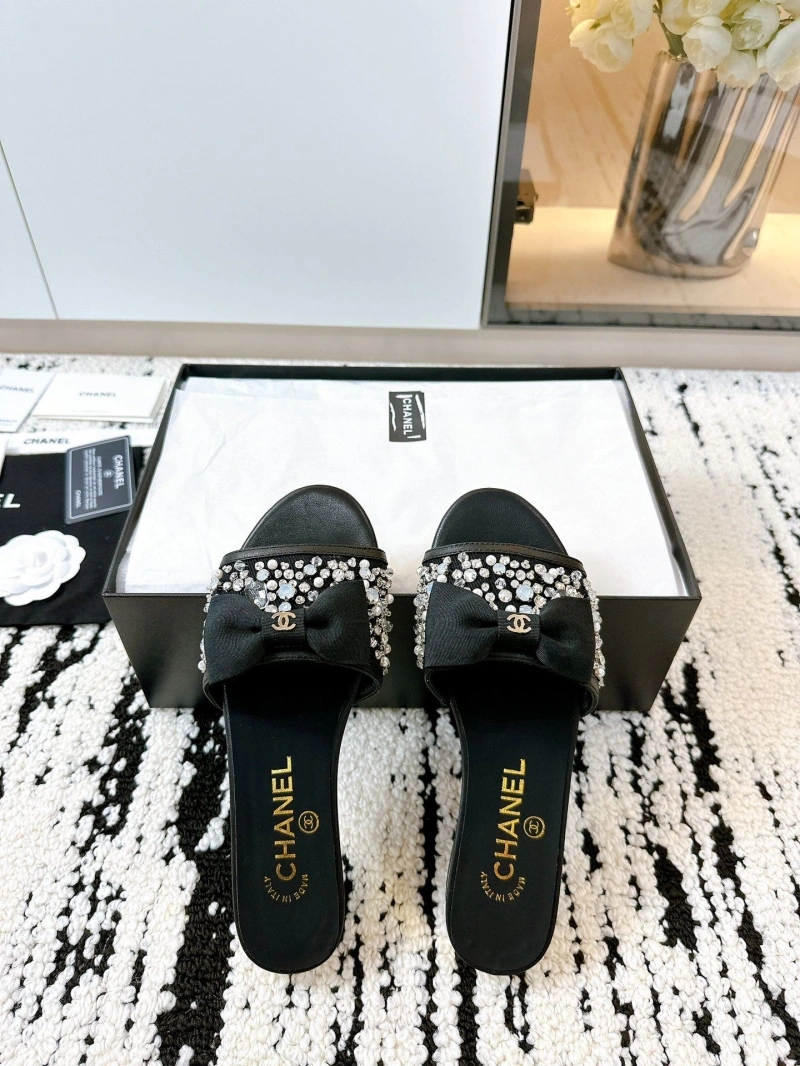 EyeCatching Chxnxl Slippers 132178