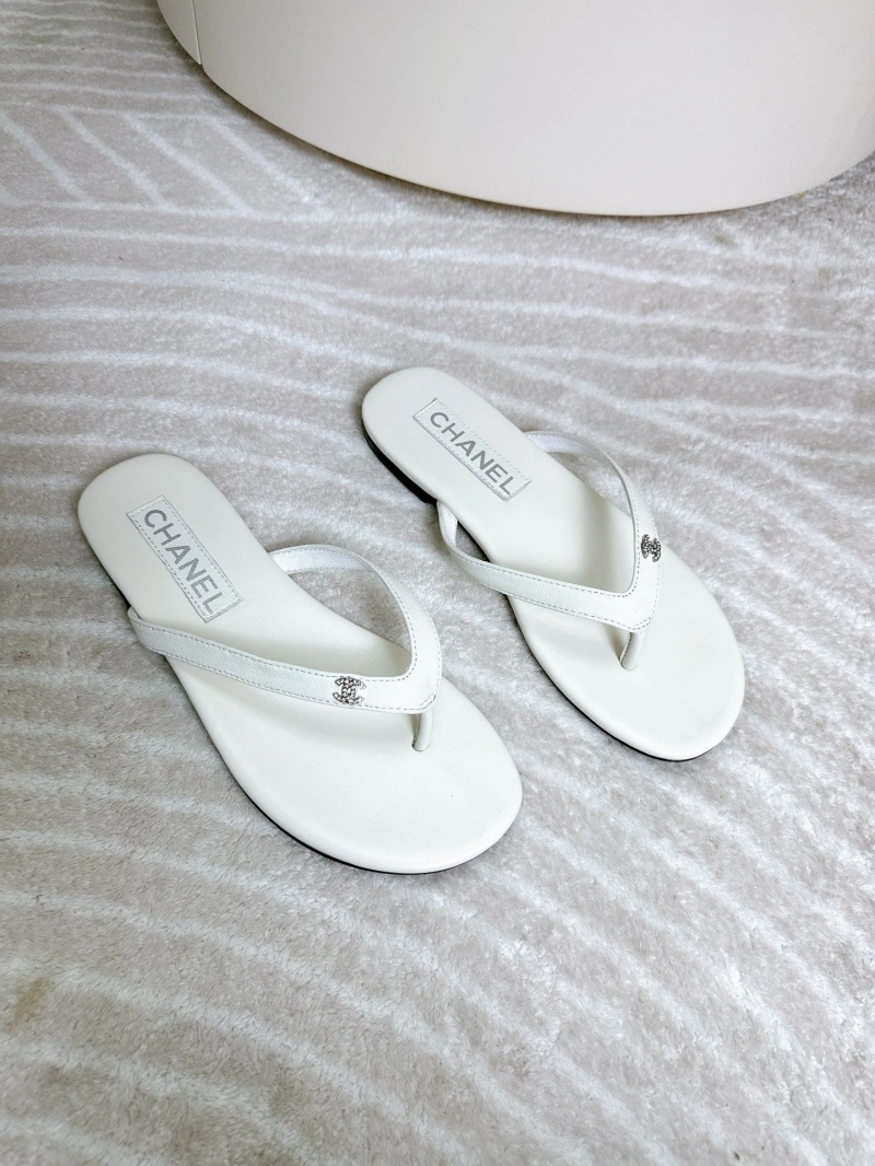 Affordable Chxnxl Slippers 132174