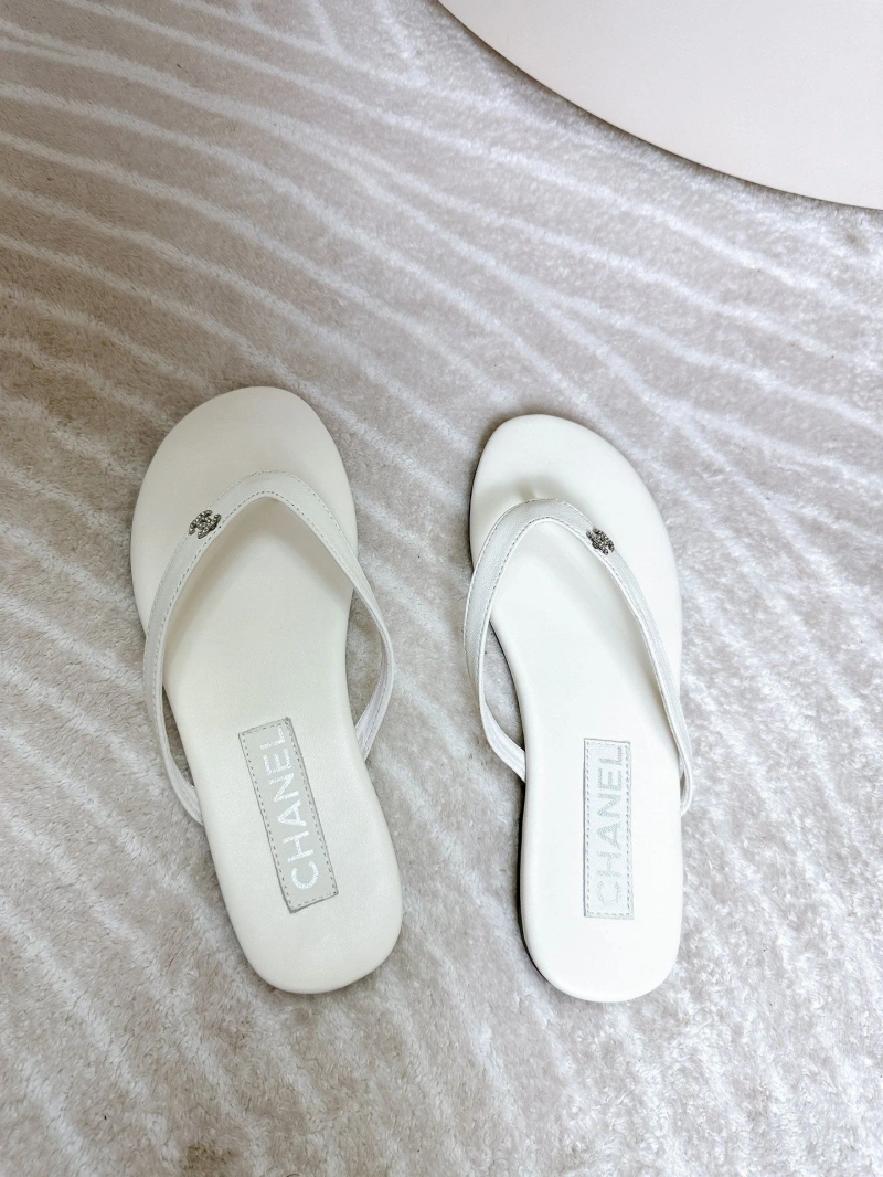 Affordable Chxnxl Slippers 132174