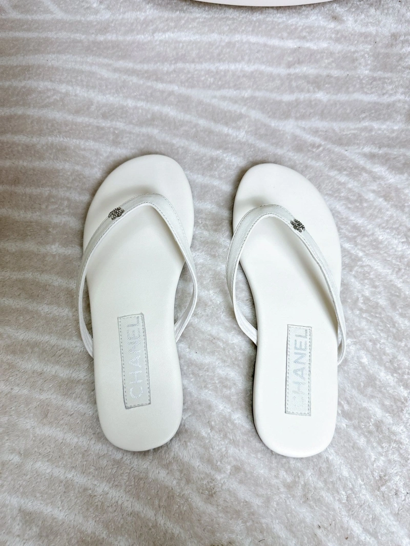 Affordable Chxnxl Slippers 132174