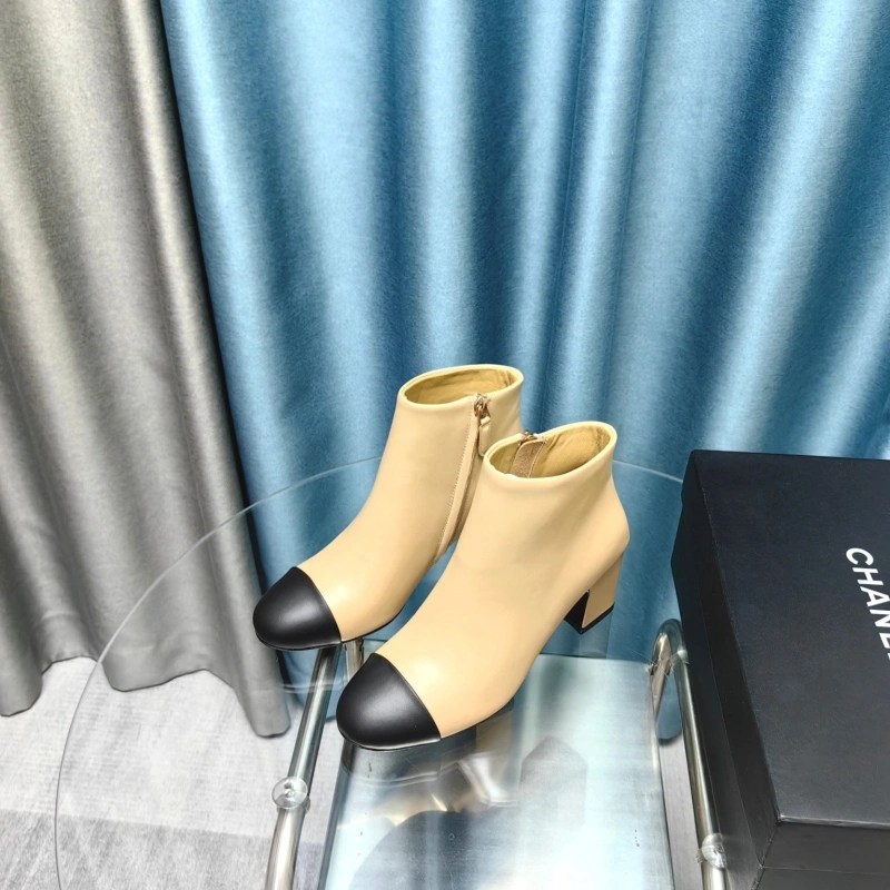 Cozy Chxnxl Boots 129796