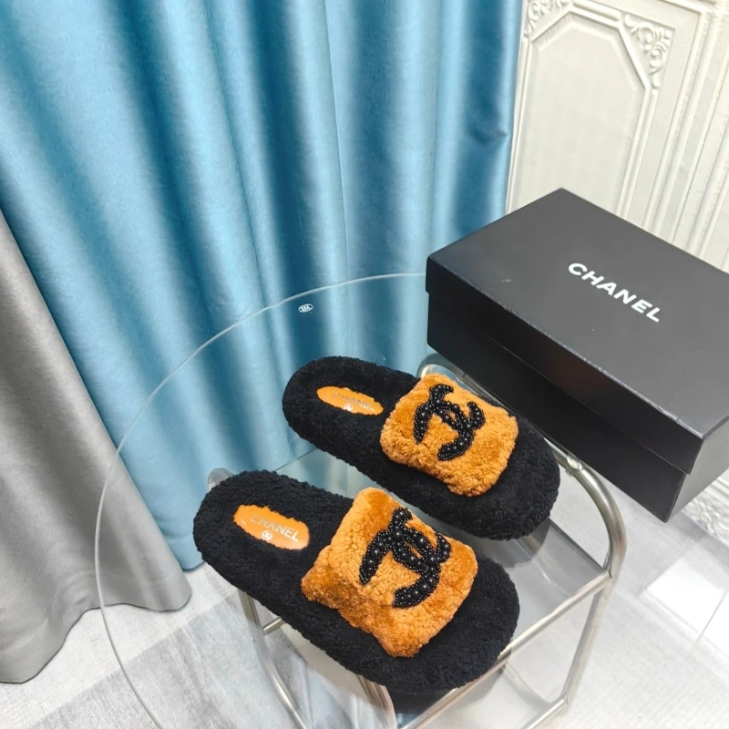 Lightweight Chxnxl Slippers 128247
