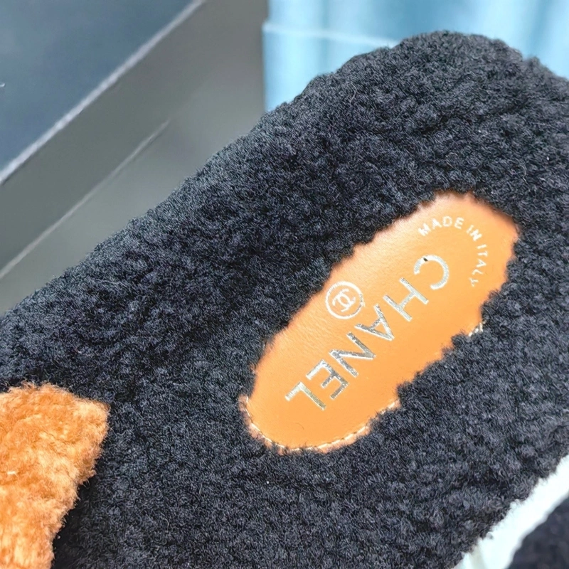 Lightweight Chxnxl Slippers 128247