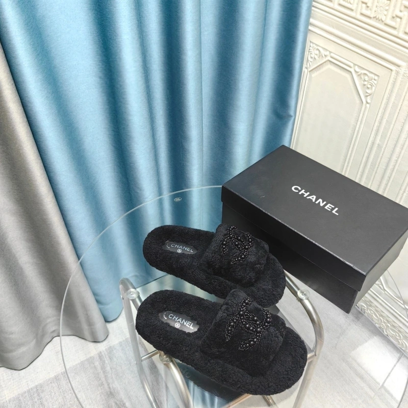 Durable Chxnxl Slippers 128253