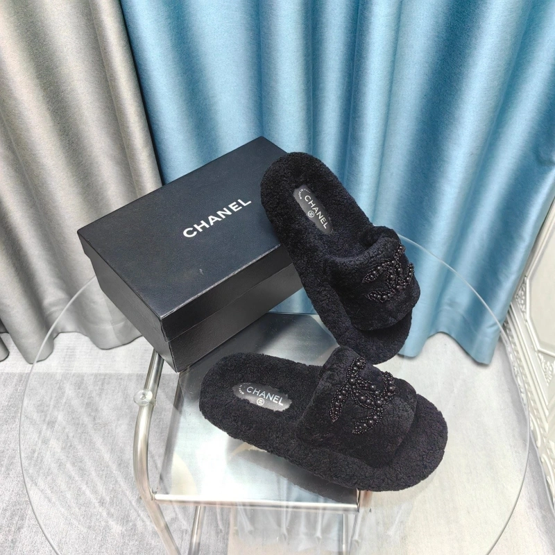 Durable Chxnxl Slippers 128253