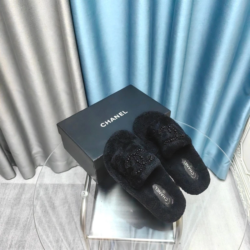 Durable Chxnxl Slippers 128253