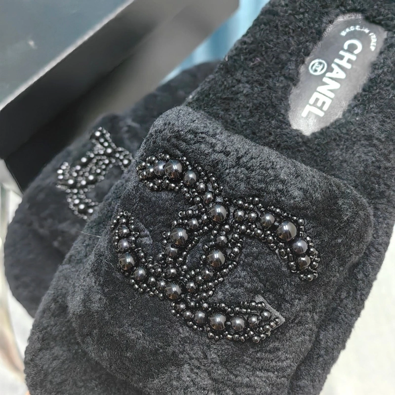 Durable Chxnxl Slippers 128253