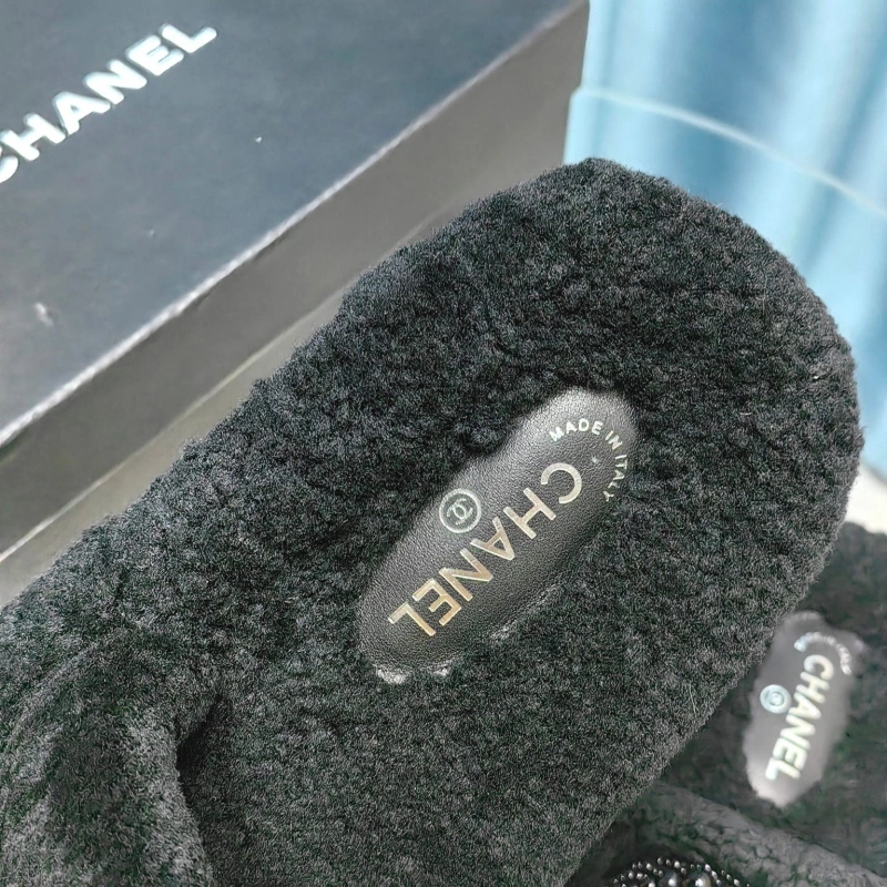 Durable Chxnxl Slippers 128253