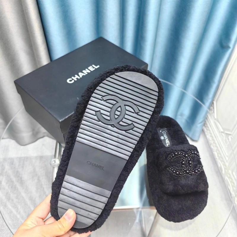 Durable Chxnxl Slippers 128253