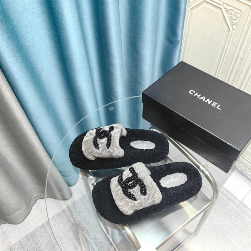 Lightweight Chxnxl Slippers 128248