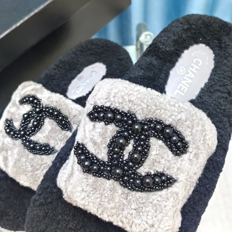 Lightweight Chxnxl Slippers 128248
